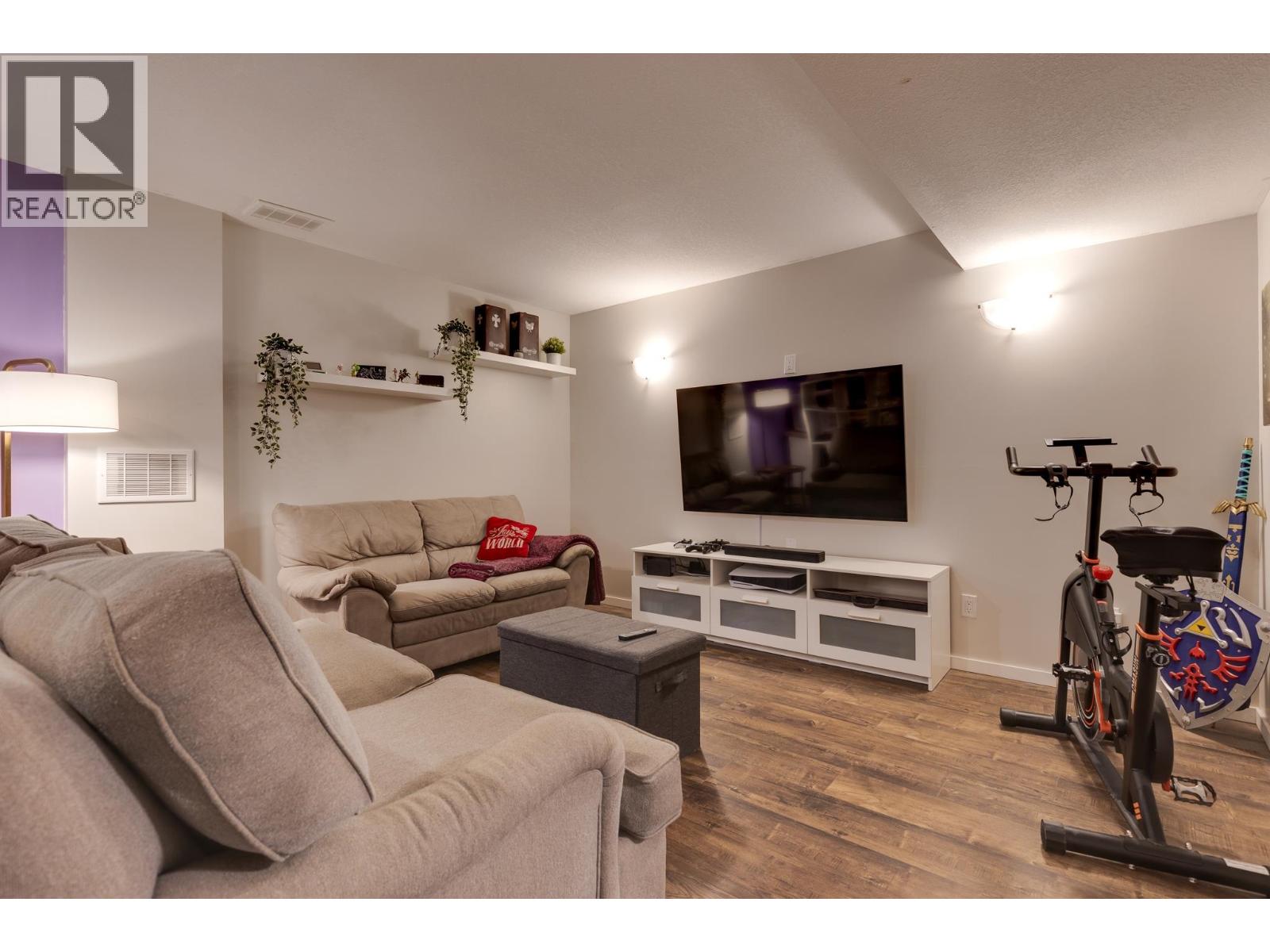 7672 MONCTON CRESCENT - 28