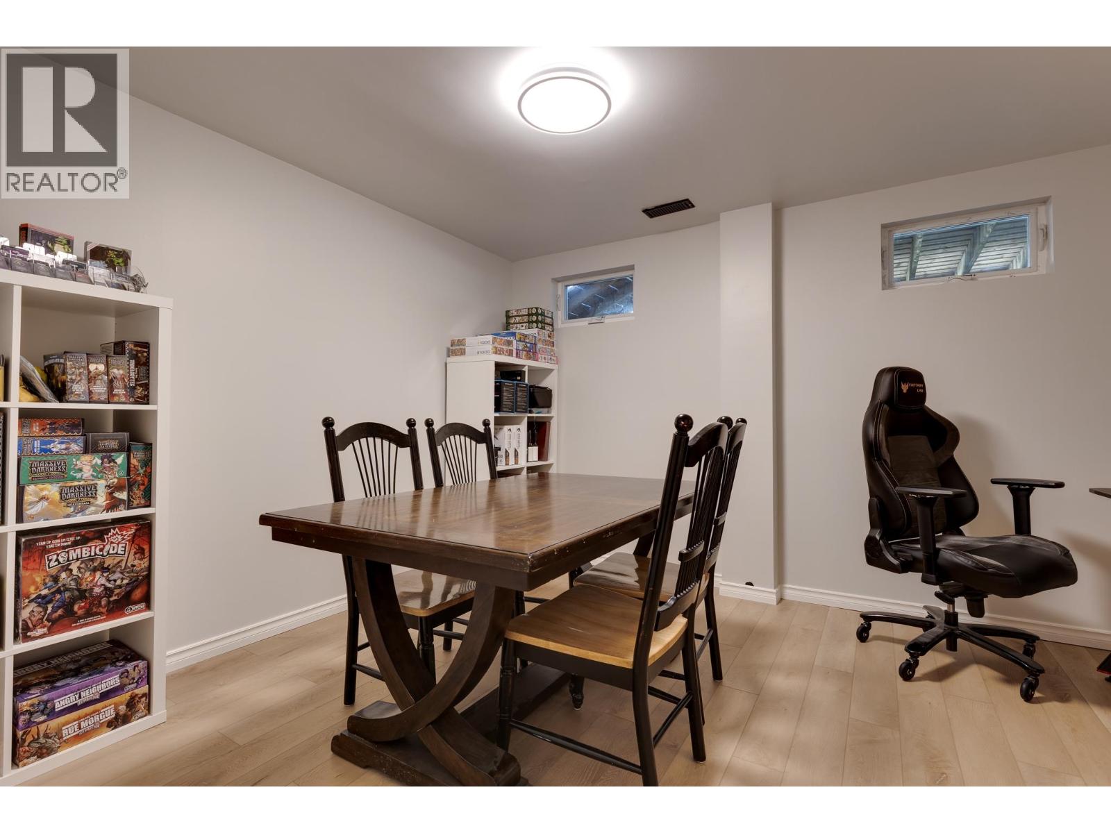 7672 MONCTON CRESCENT - 29