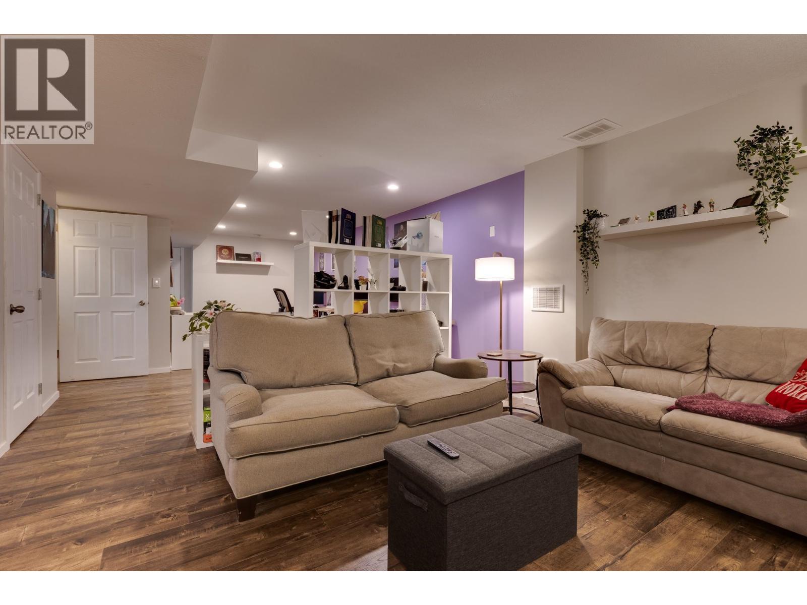 7672 MONCTON CRESCENT - 31