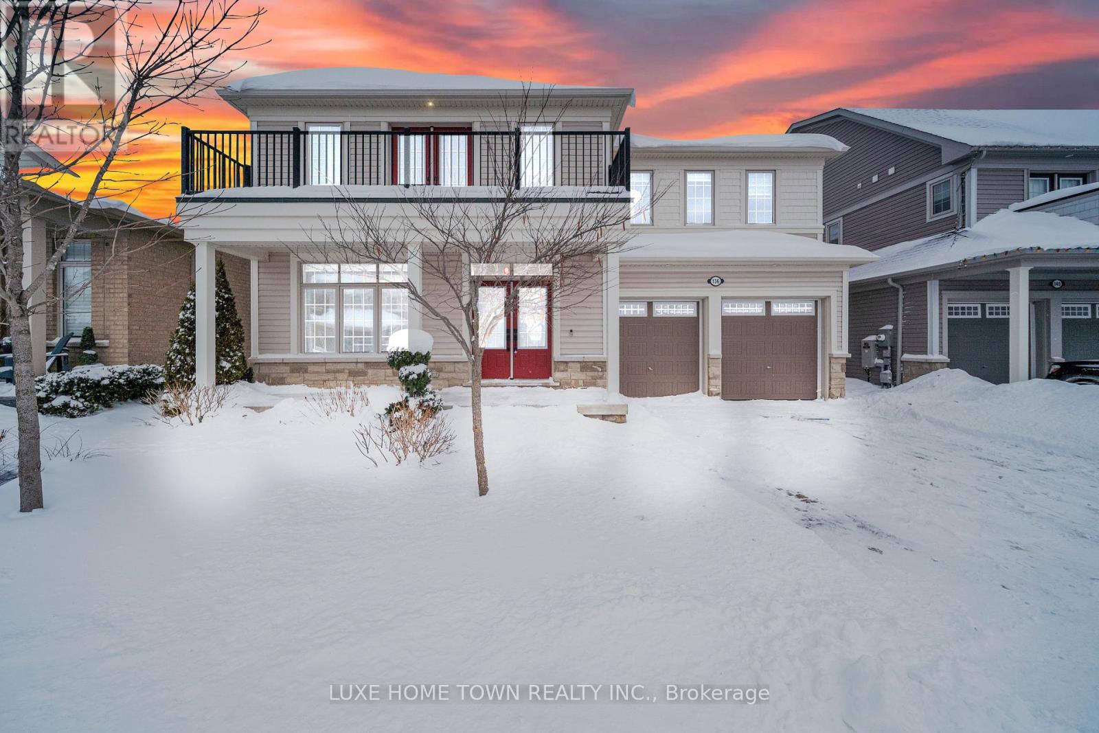 136 HARPIN WAY E — photo 3