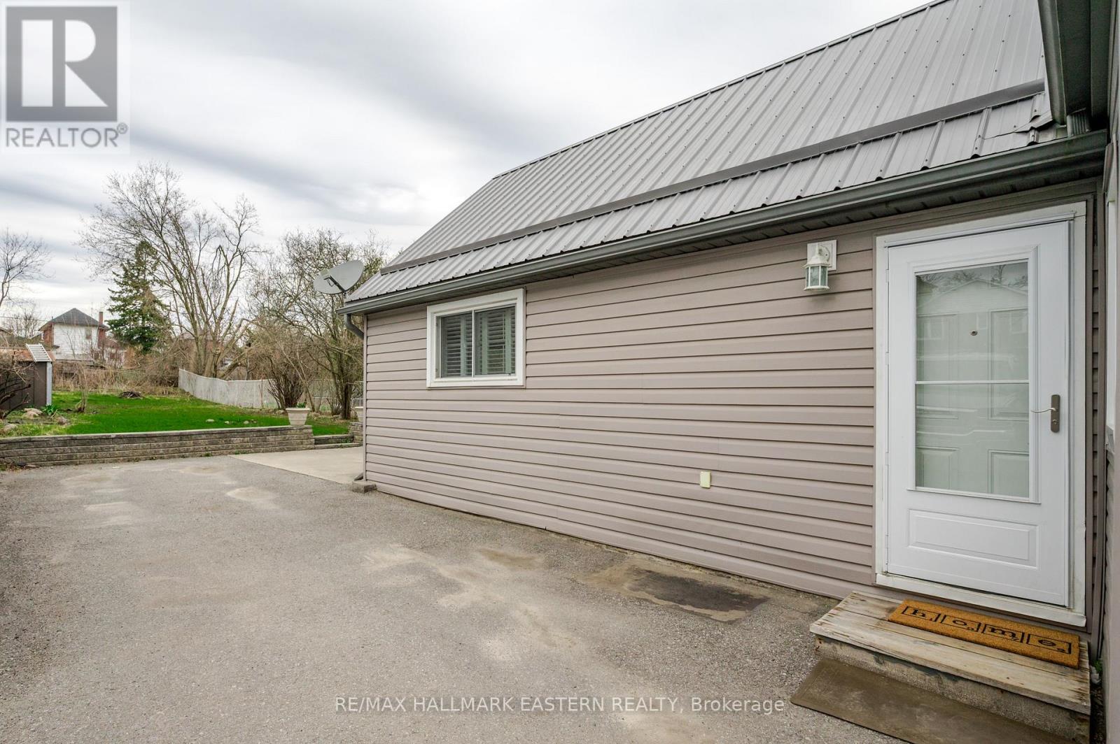 584 PATERSON STREET - 46