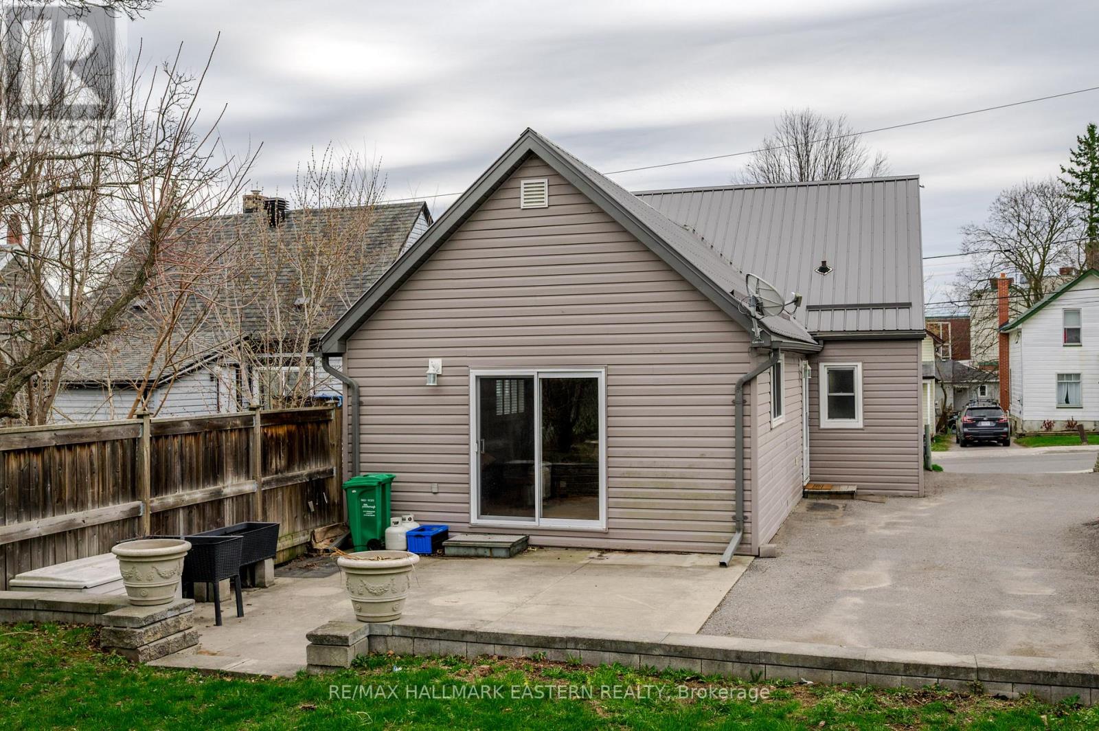 584 PATERSON STREET - 47