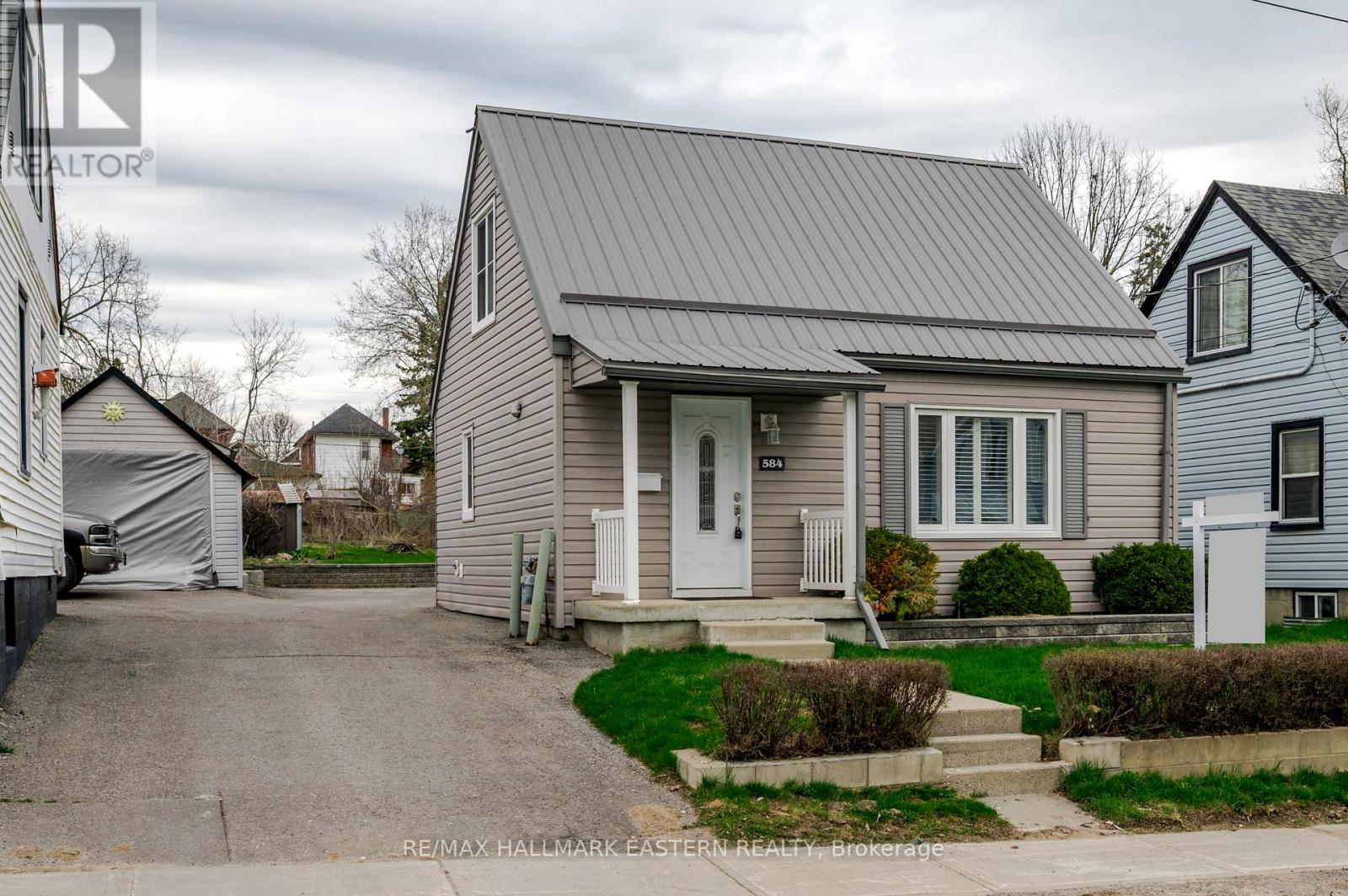 584 PATERSON STREET - 5