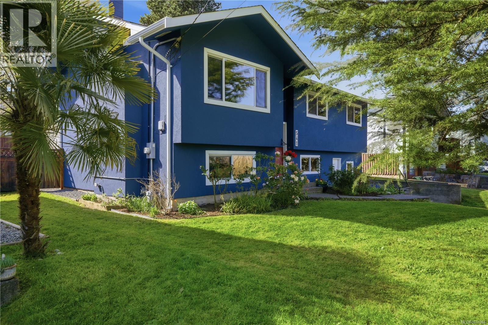 541 Warren Ave - Image 3