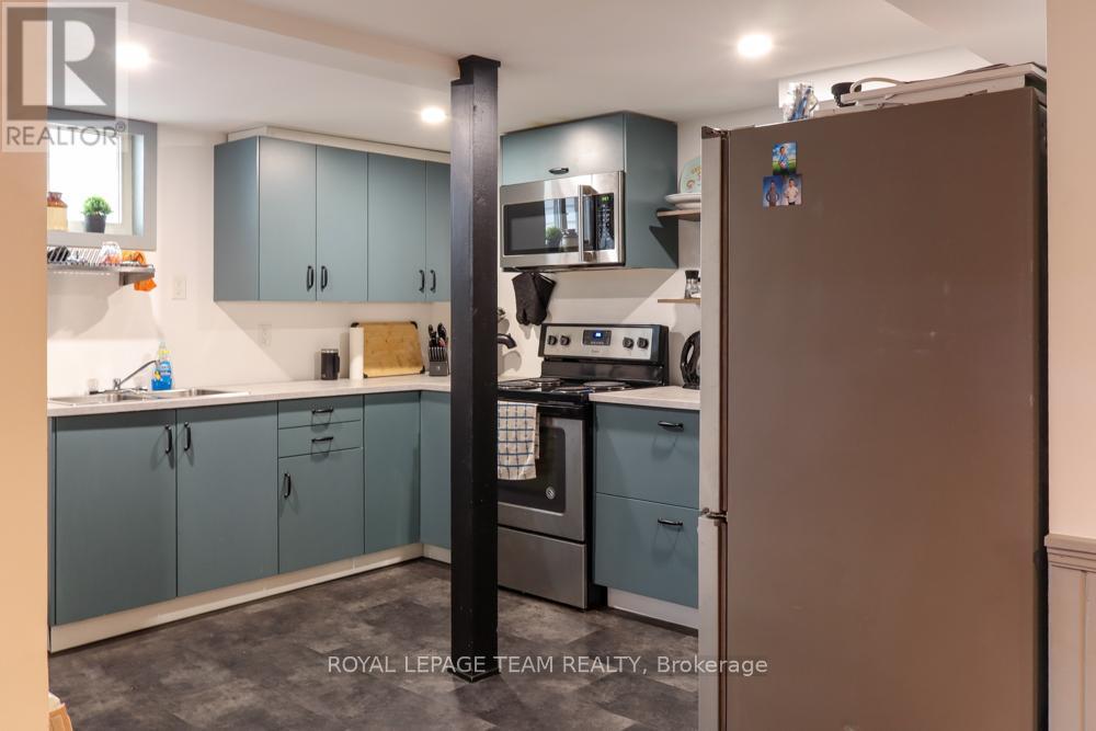 75 WINNIFRED STREET N - 17