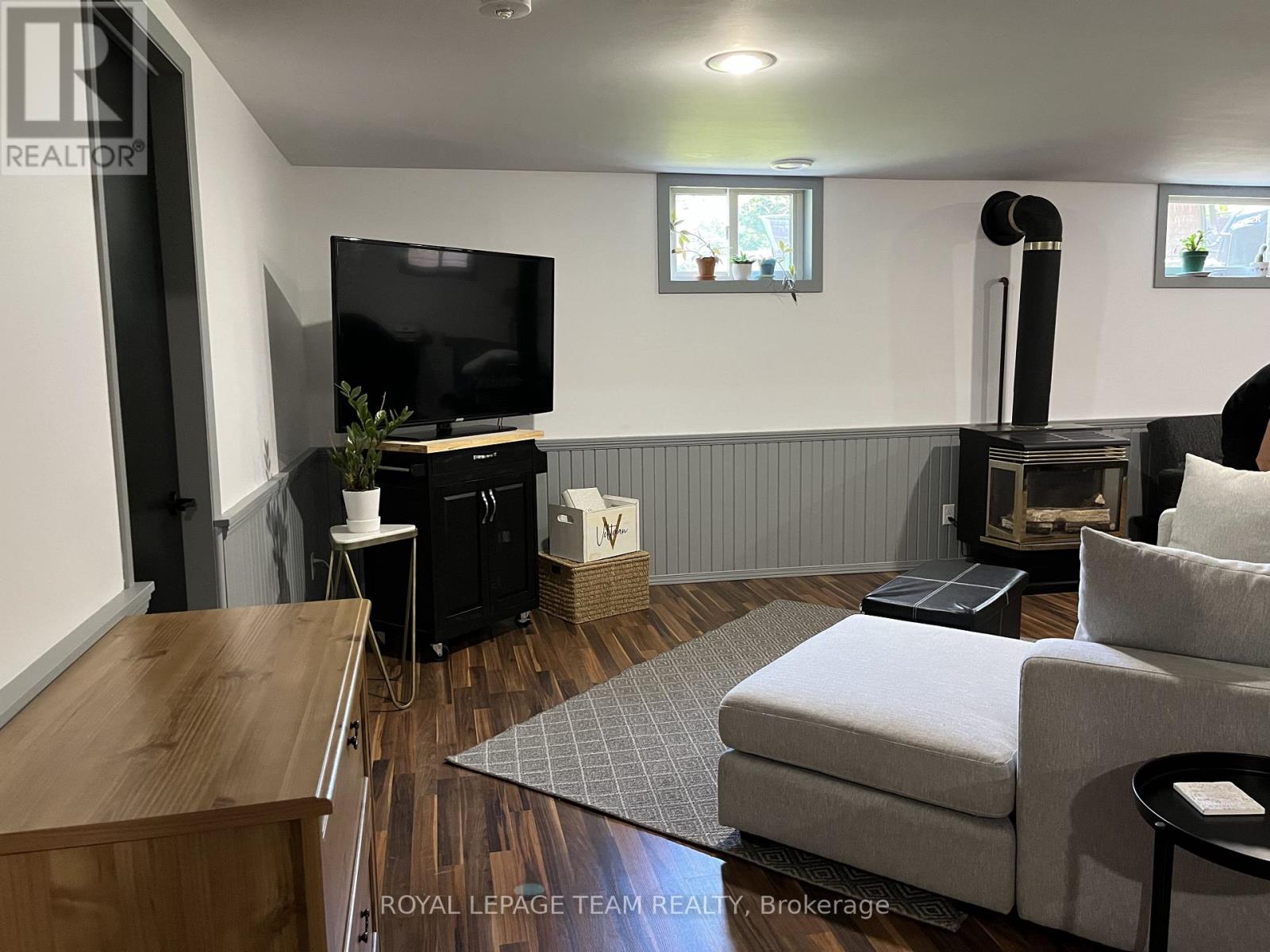 75 WINNIFRED STREET N - 23