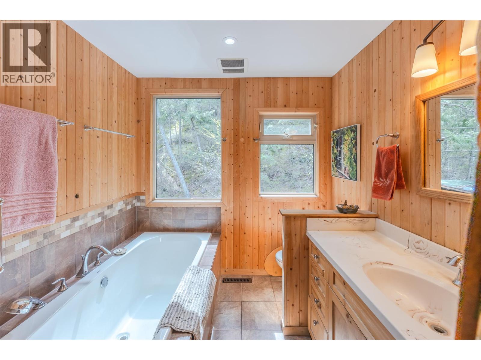 128 Farleigh Lake Road, Penticton