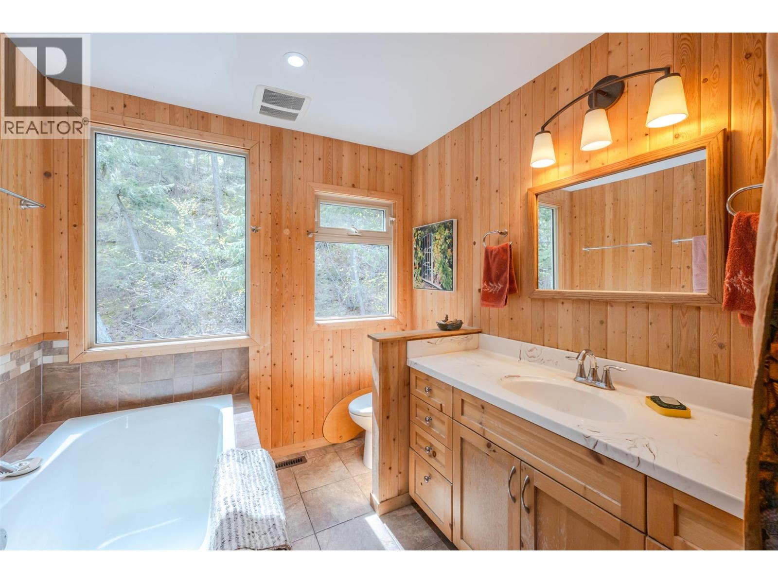 128 Farleigh Lake Road, Penticton