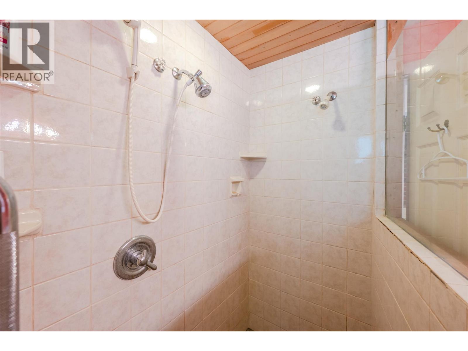 128 Farleigh Lake Road, Penticton