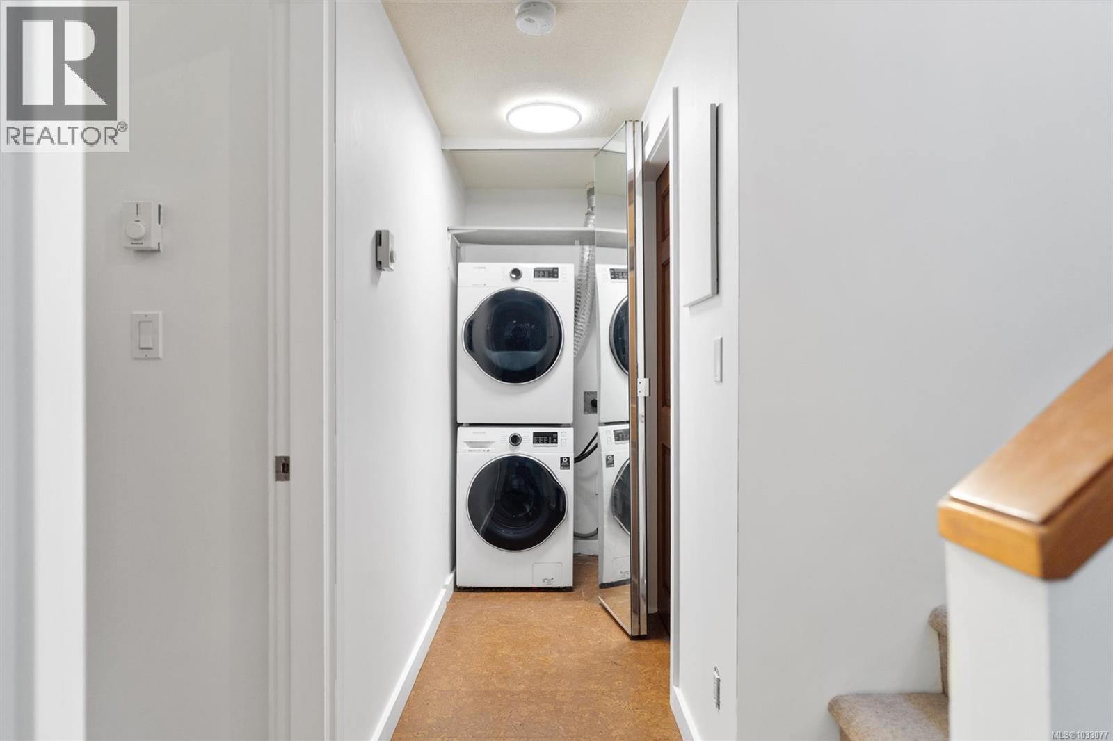 #205 2341 HARBOUR RD - 17