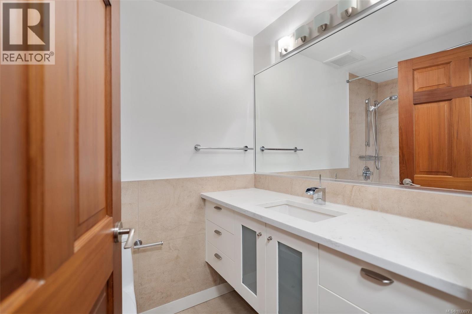 #205 2341 Harbour Rd - 22