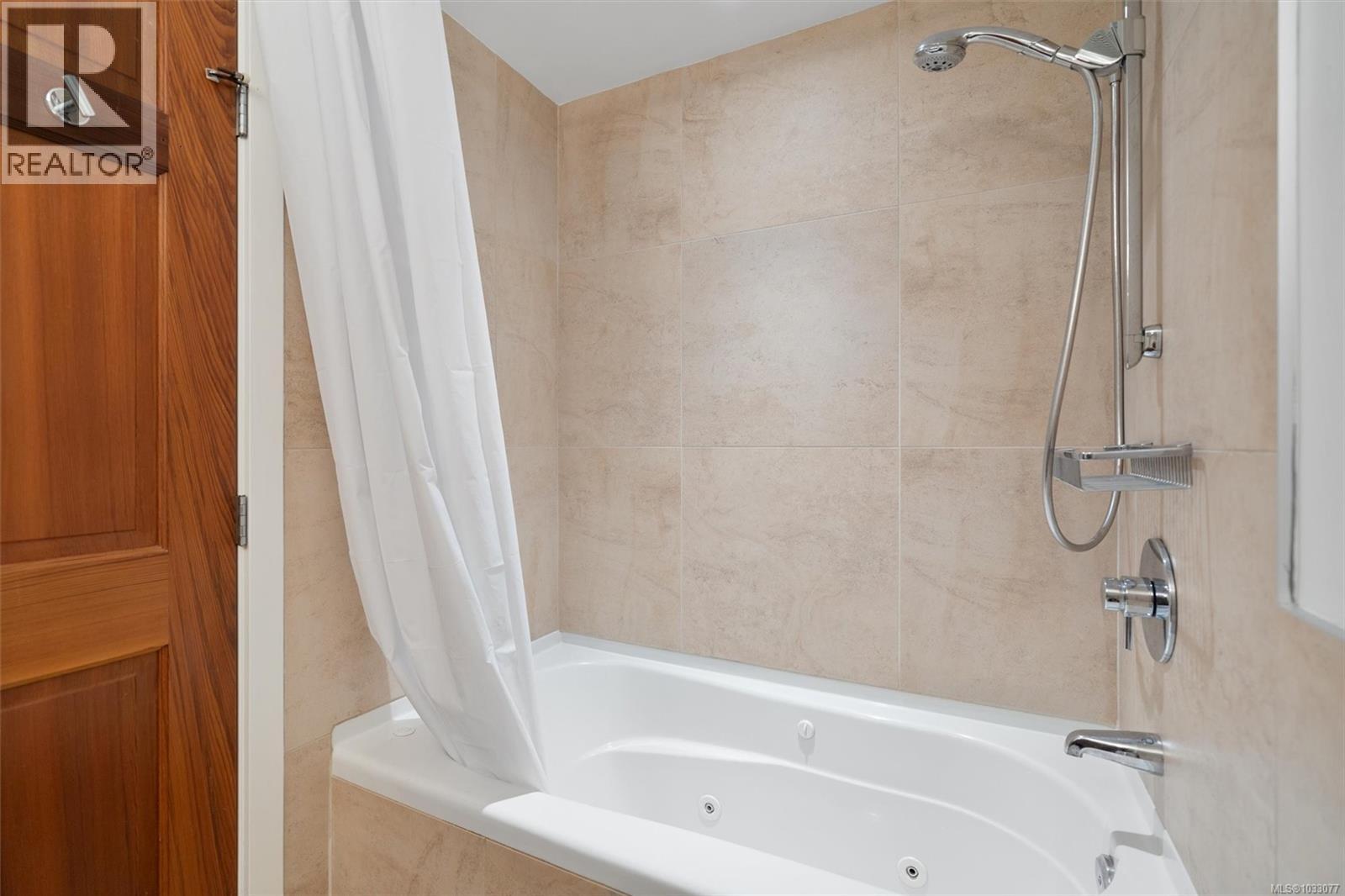 #205 2341 HARBOUR RD - 23