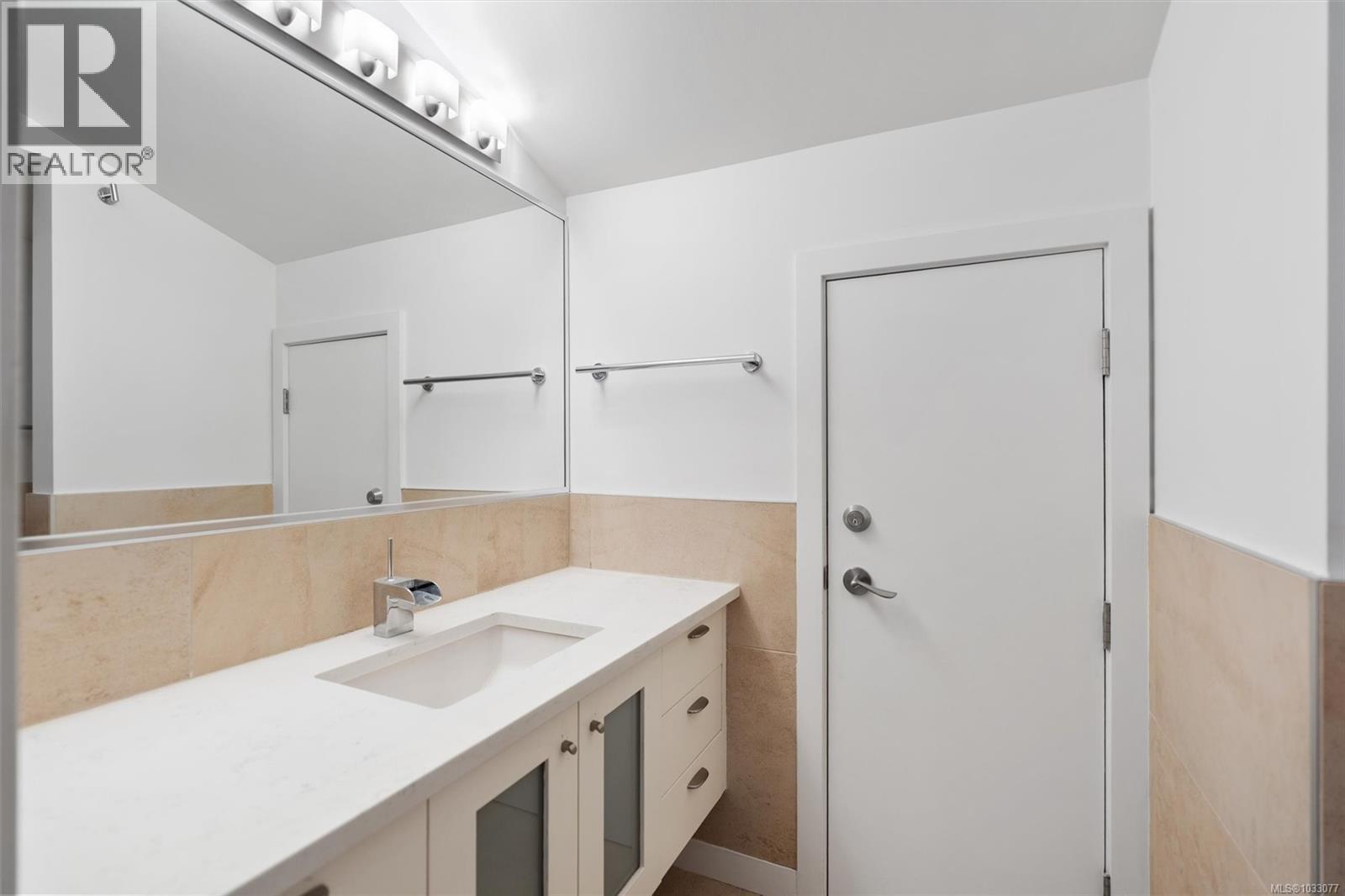 #205 2341 Harbour Rd - 29