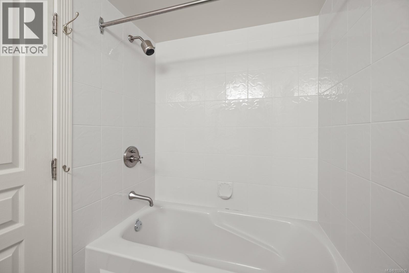 #306 75 Songhees Rd - 30