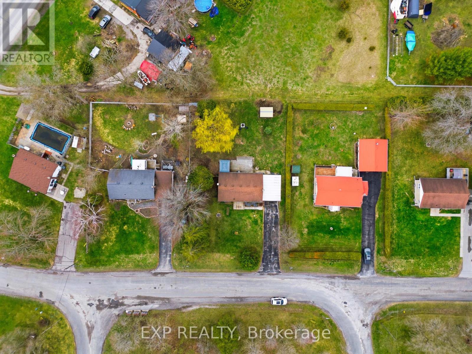 6 BAYSIDE DRIVE - 38