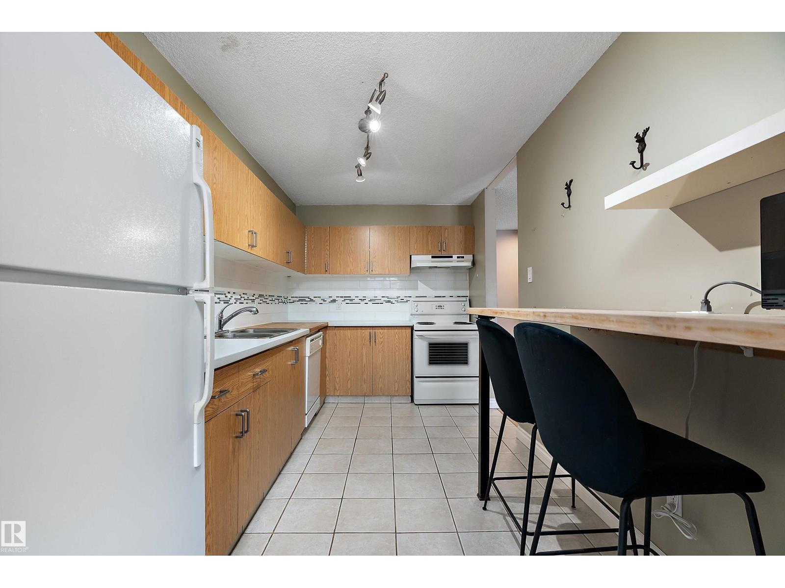 #206 9929 113 ST NW - 12