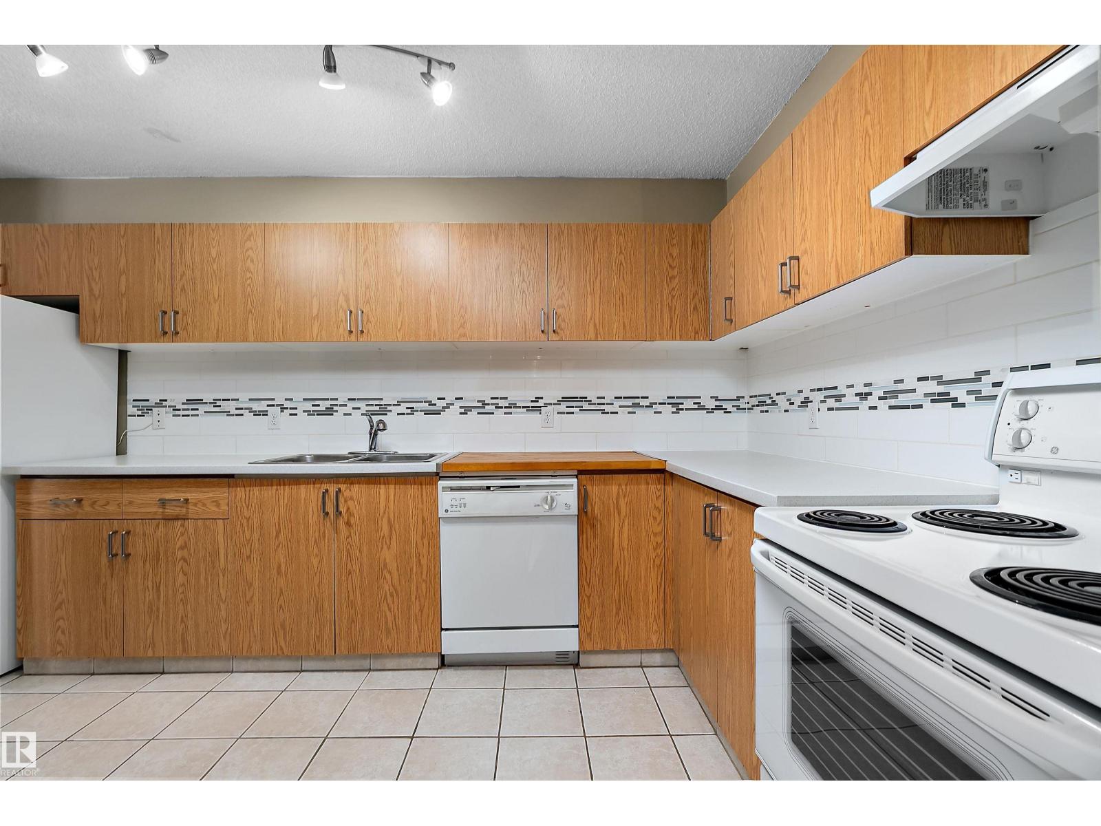#206 9929 113 ST NW - 14