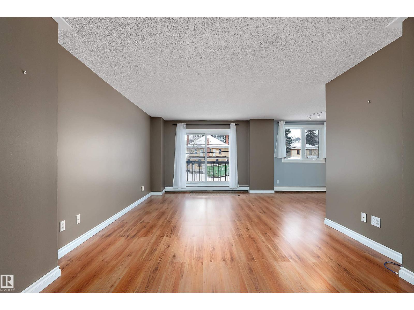 #206 9929 113 ST NW - 3