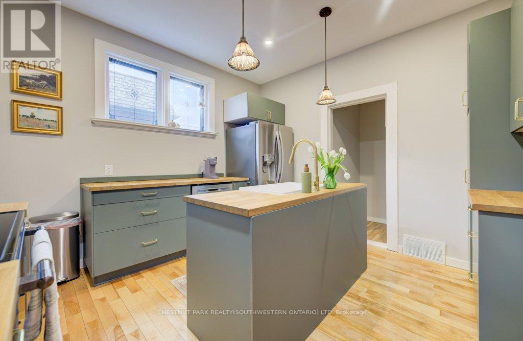 8 SPRING STREET E - 16