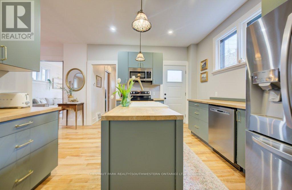 8 SPRING STREET E — photo 19