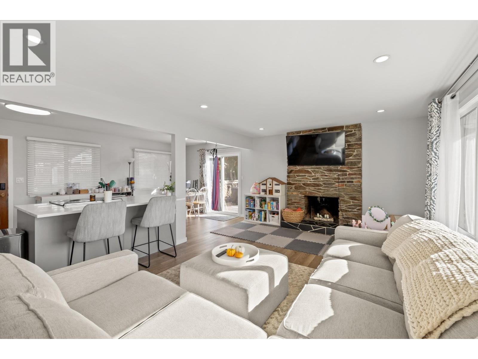 1390 Mountain Avenue - 3