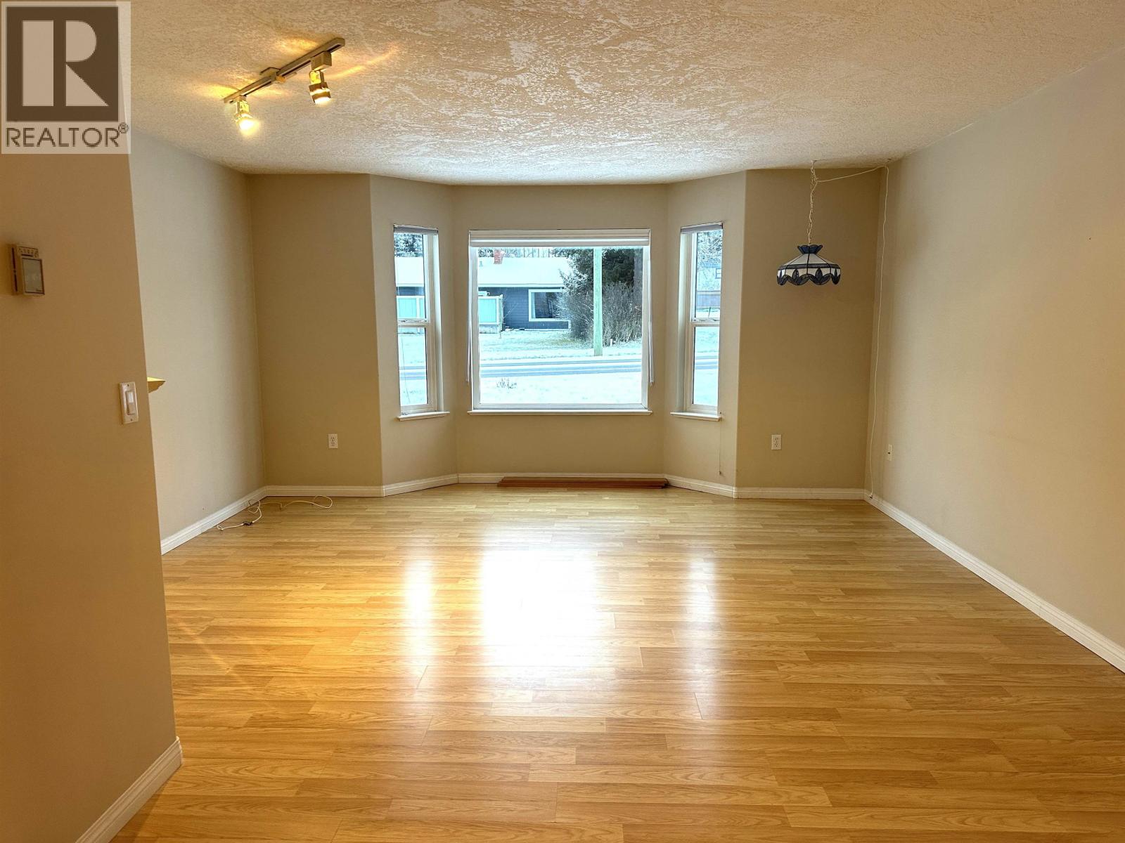 1 1686 MAIN STREET, Smithers