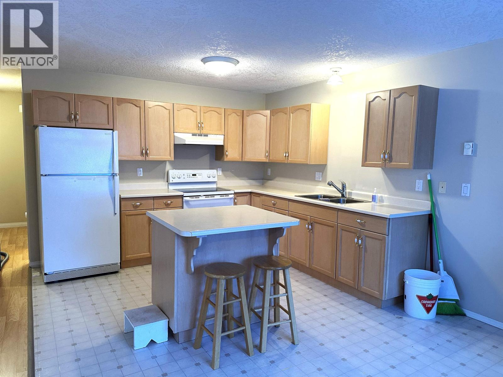 1 1686 MAIN STREET, Smithers