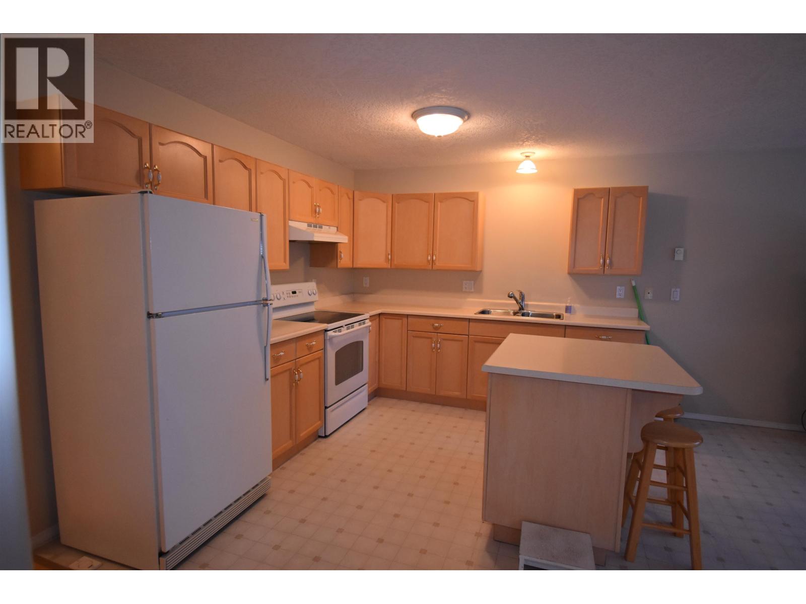 #1 1686 MAIN STREET - 4