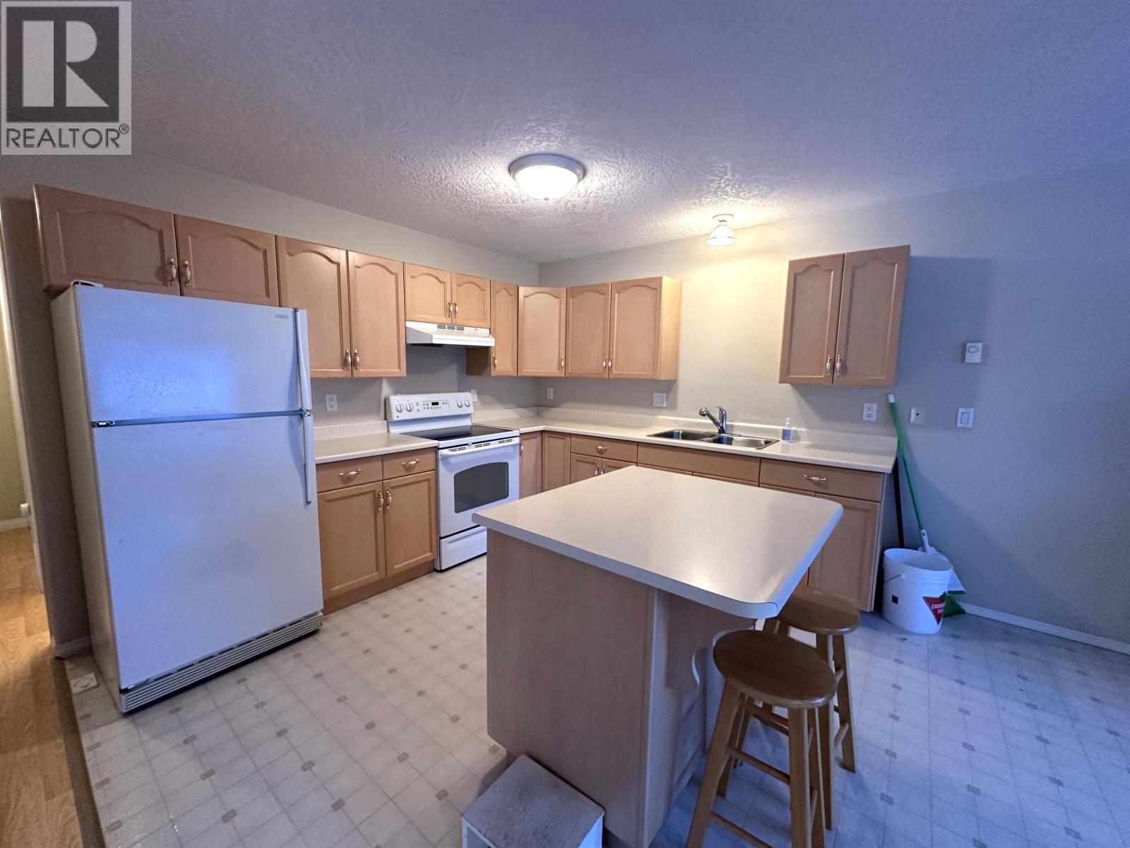 1 1686 MAIN STREET, Smithers