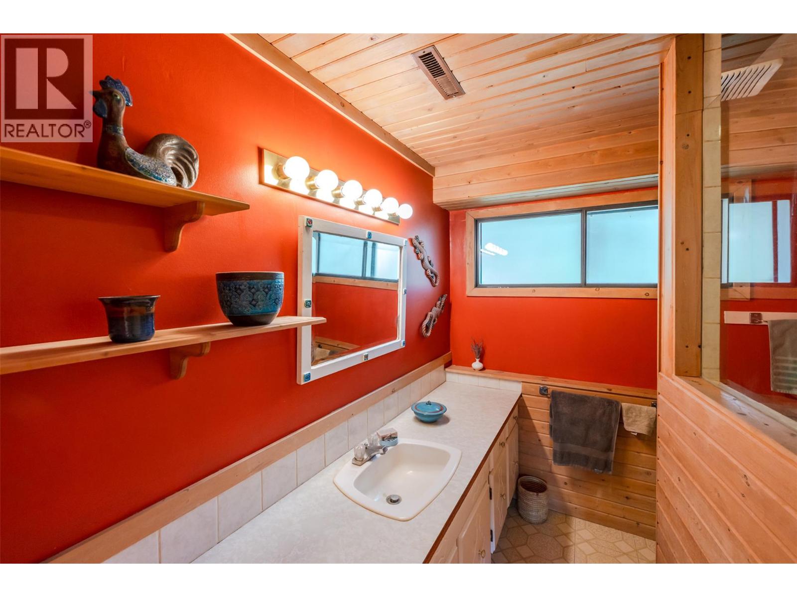 128 Farleigh Lake Road, Penticton