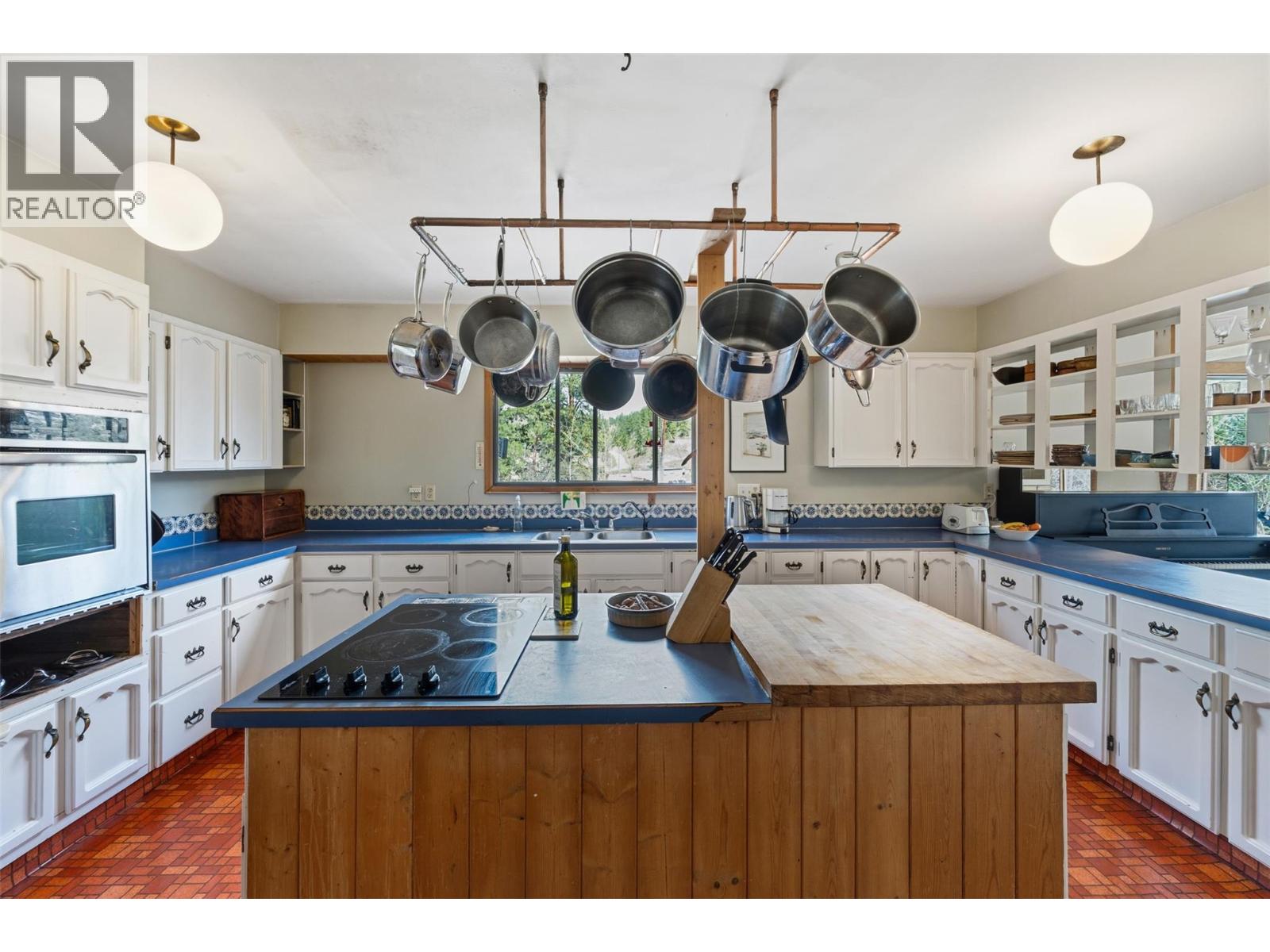 128 Farleigh Lake Road, Penticton