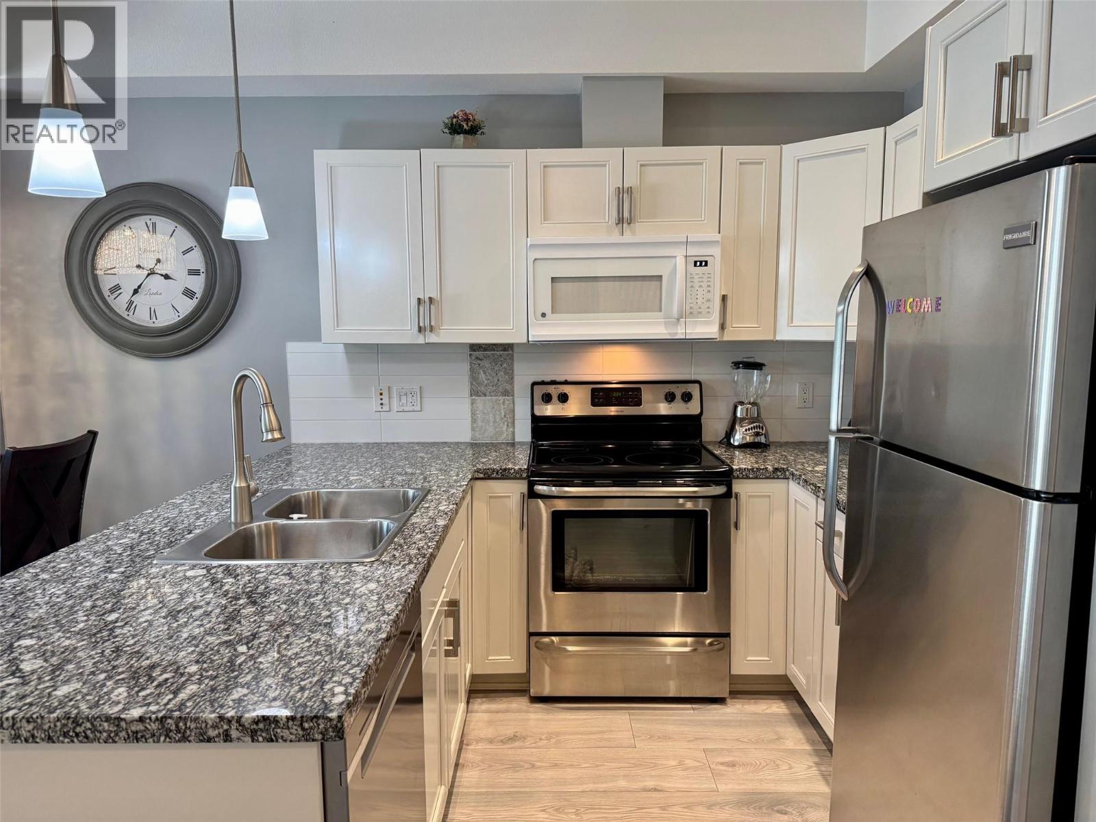 101 3229 Skyview Lane, West Kelowna