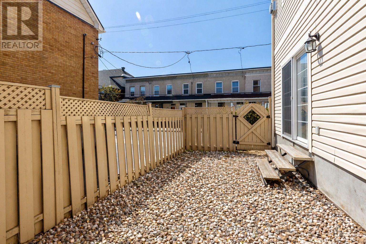 54 CHRISTIE STREET - 10