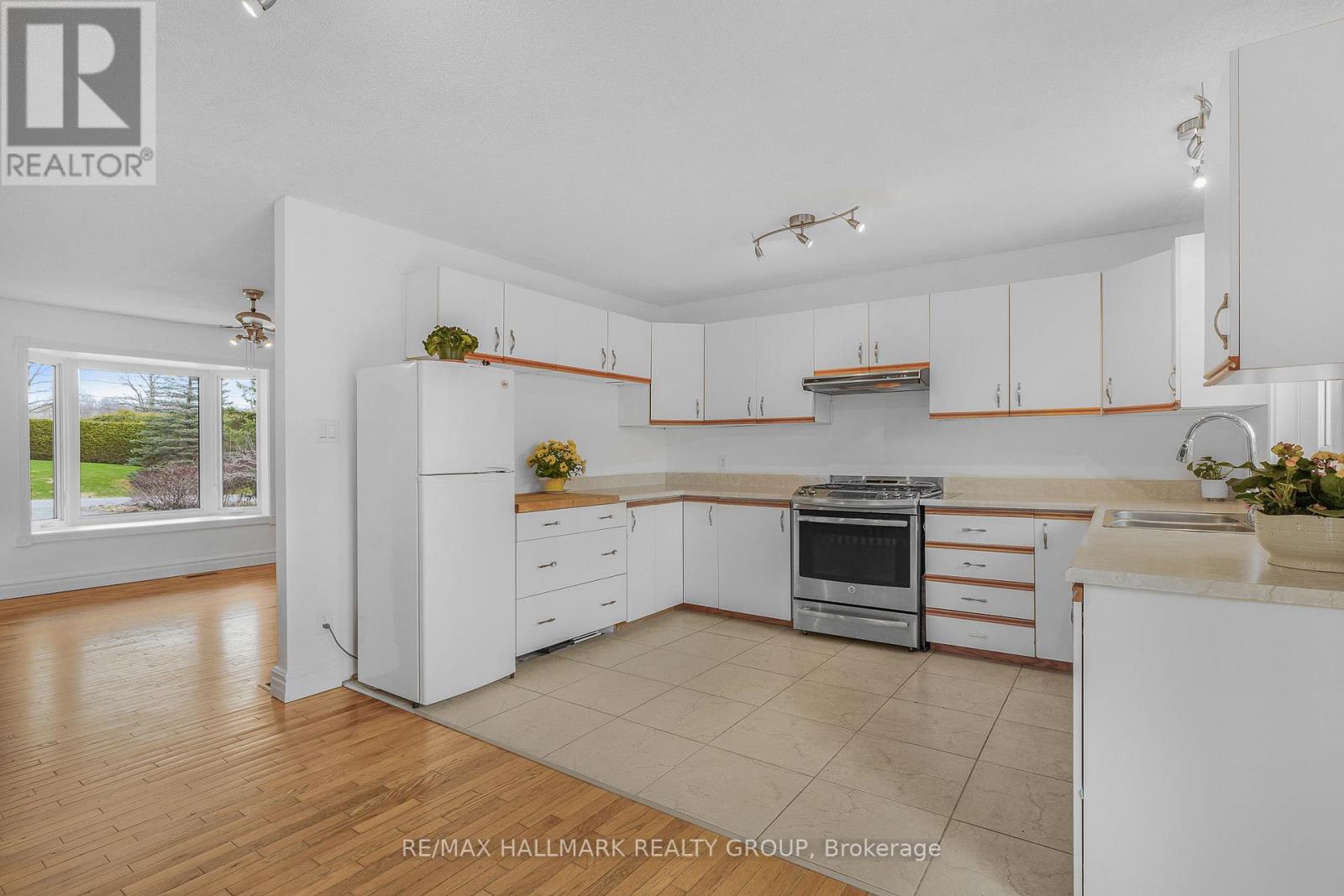 1 CLARENCE COURT - 12