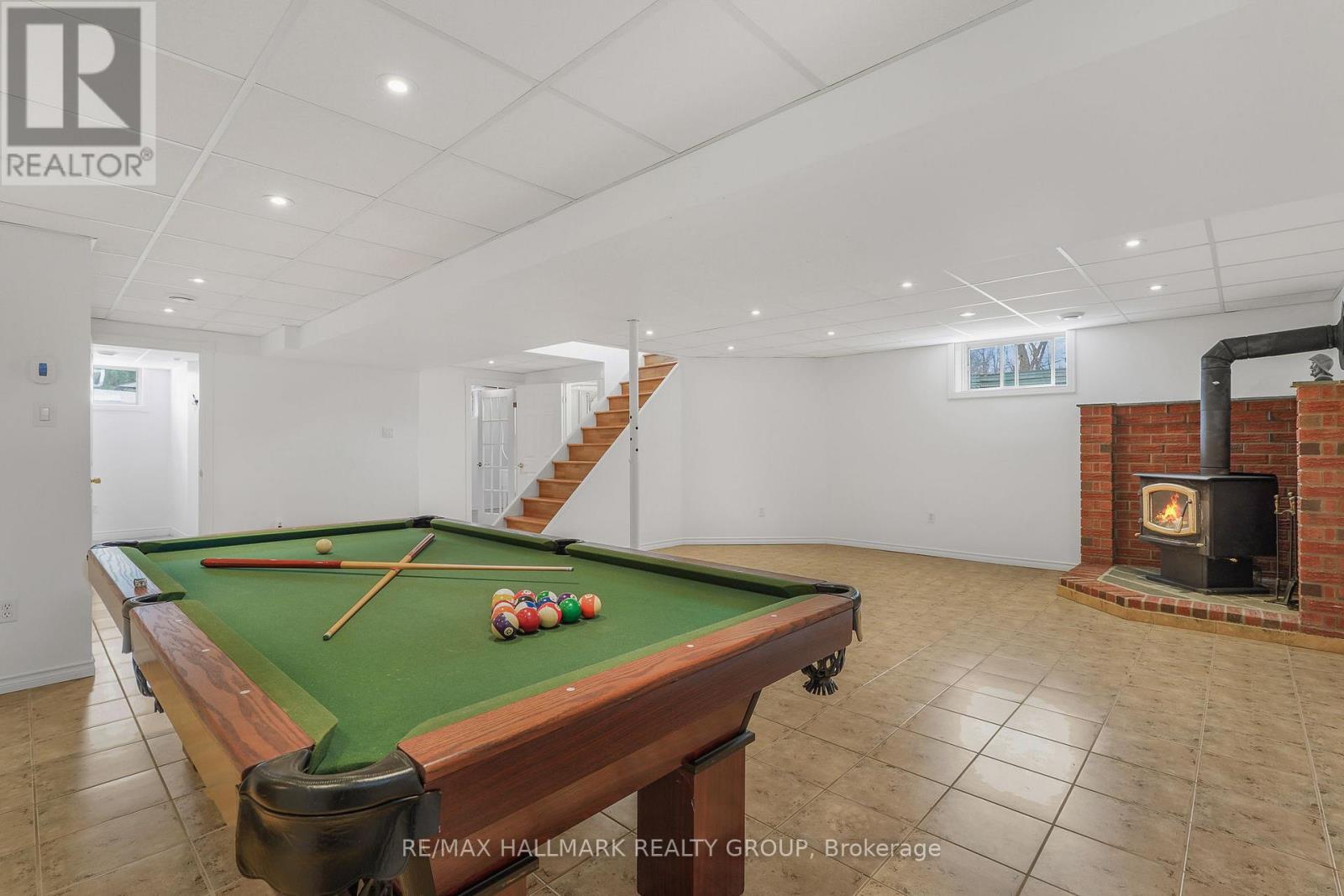 1 CLARENCE COURT - 22