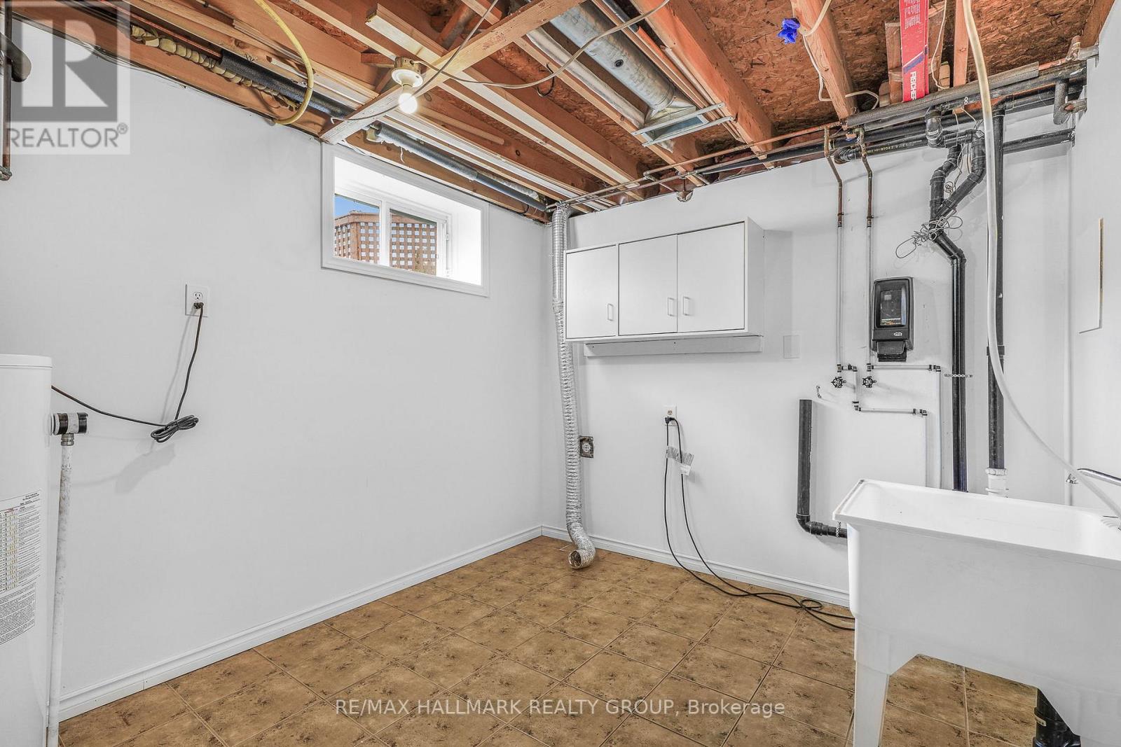 1 CLARENCE COURT - 25