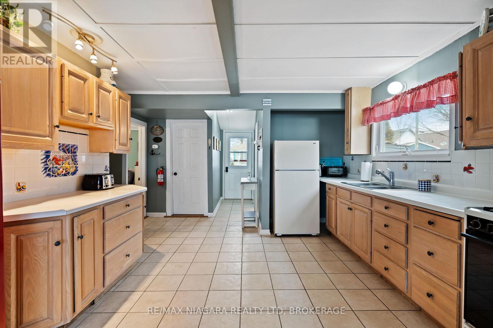 12883 OLD LAKESHORE ROAD W - 8