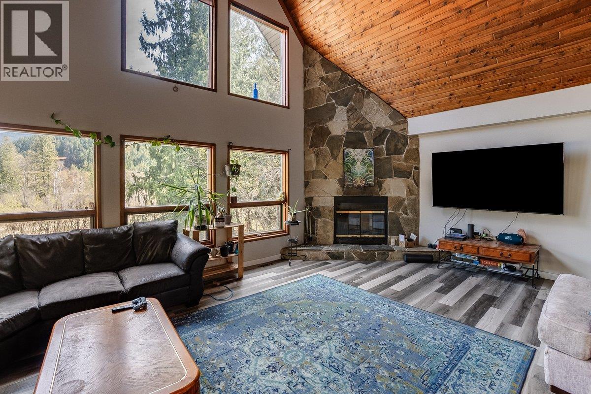 4408 Slocan  River Road - 12