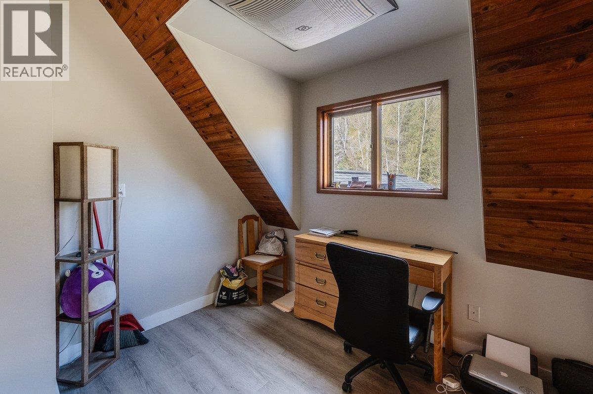 4408 Slocan  River Road - 17