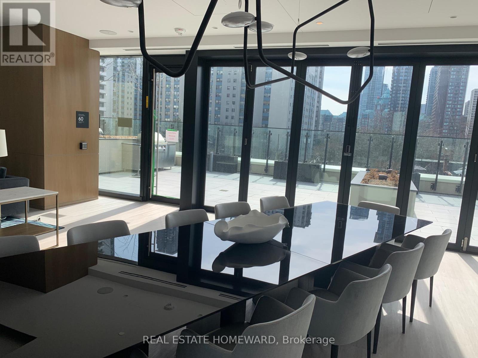 #1118 585 BLOOR STREET E - 25