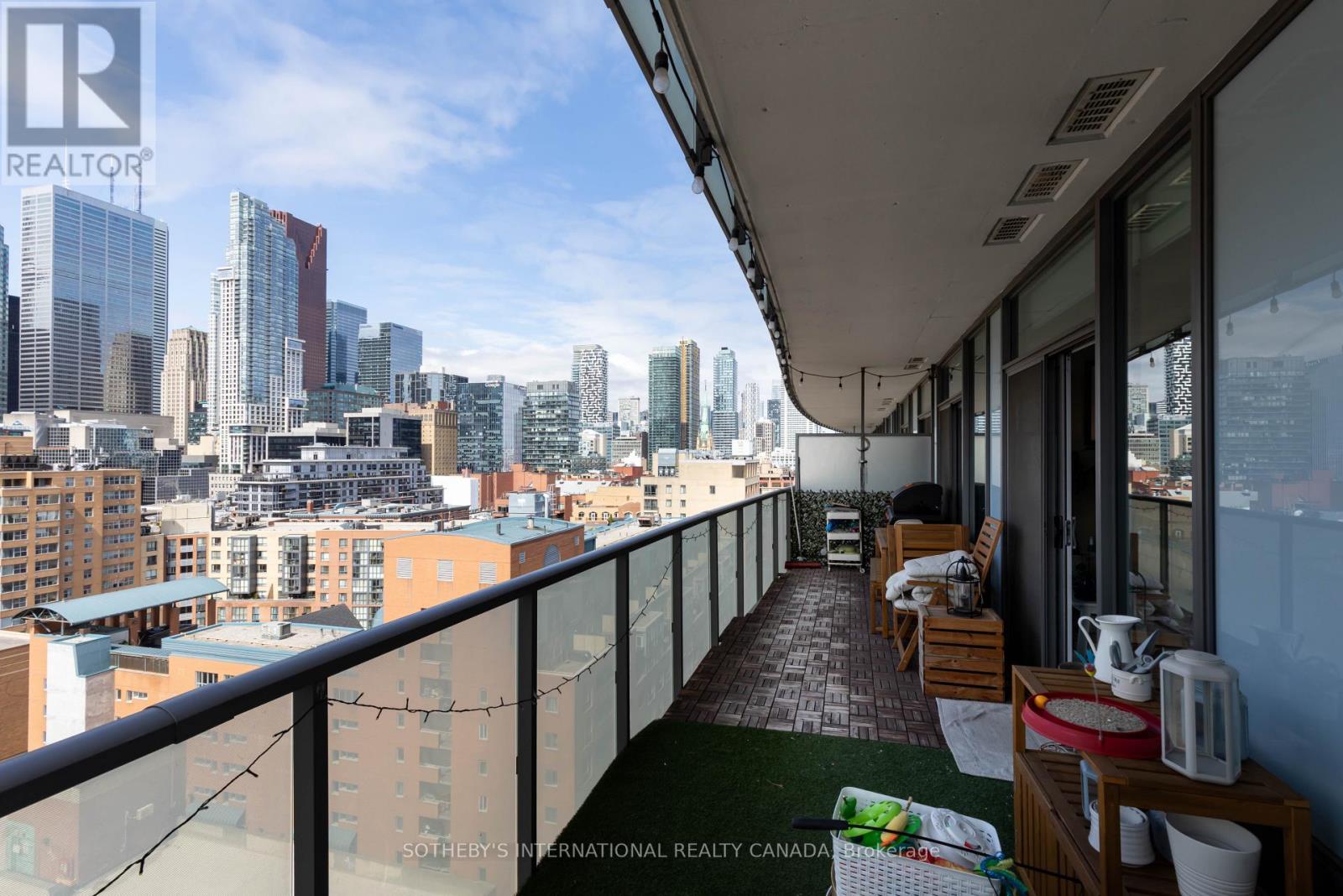 #1215 1 MARKET STREET - 24