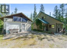 2pc Ensuite bath - 9000 Seymour Arm Main Fsr Unit# 12 & 13, Seymour Arm, BC V0E1M0 Photo 10