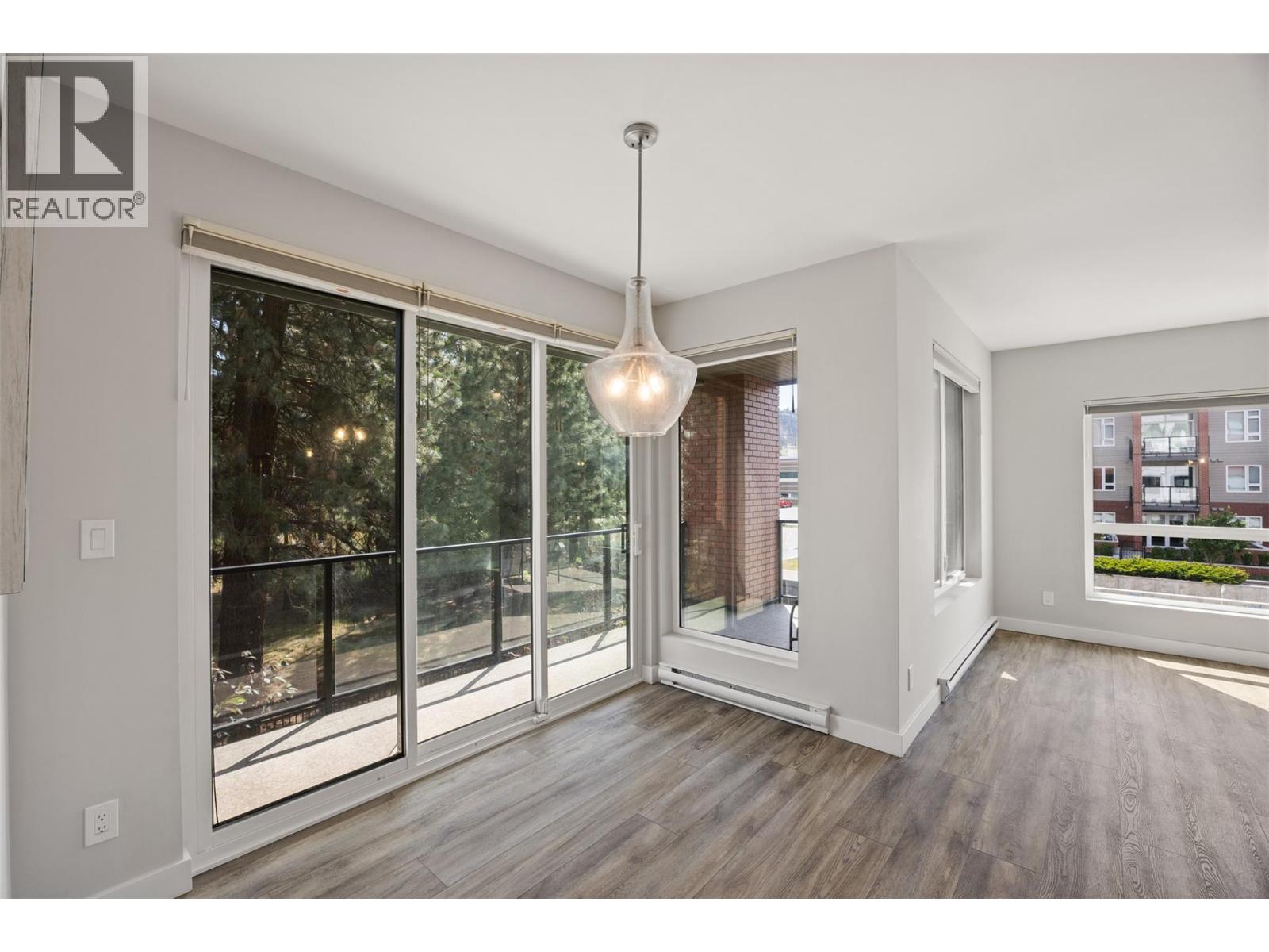 #207 875 University Drive - 27