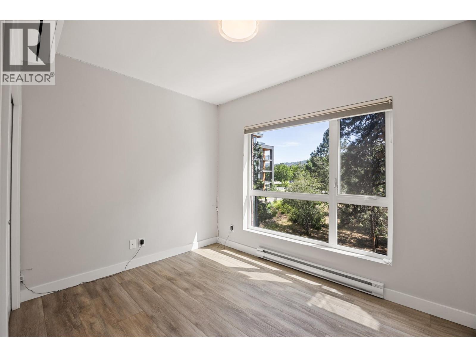 #207 875 University Drive - 22