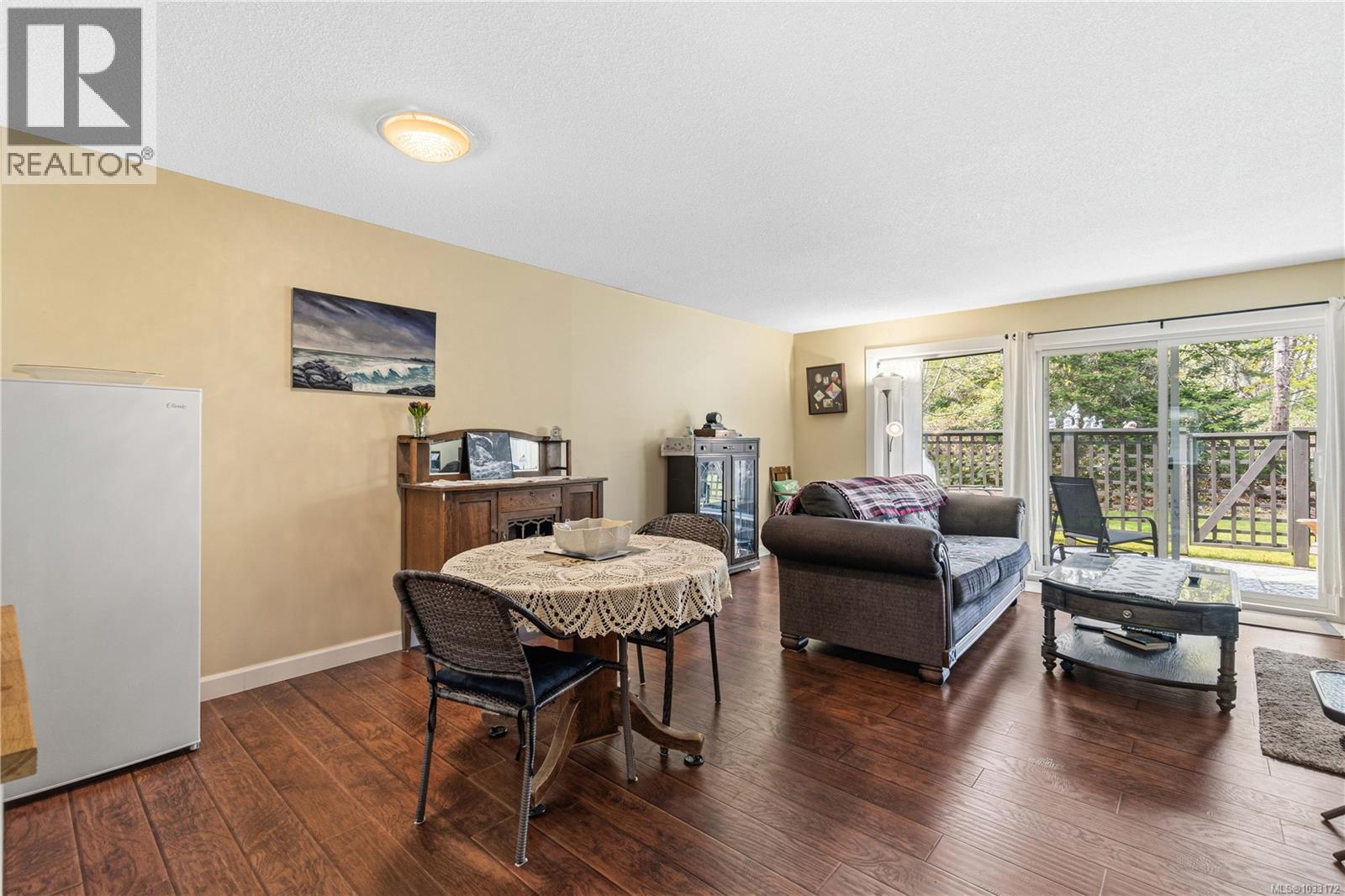 #3 3350 ISLAND HWY - 9