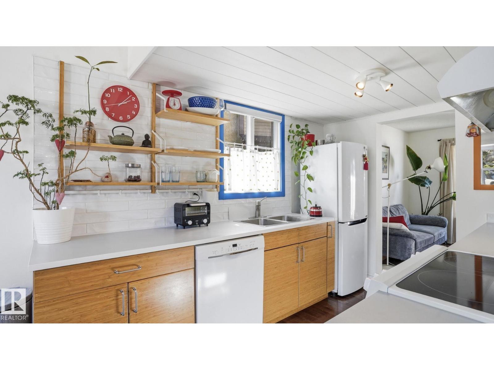 #36 10453 20 AV NW - 9