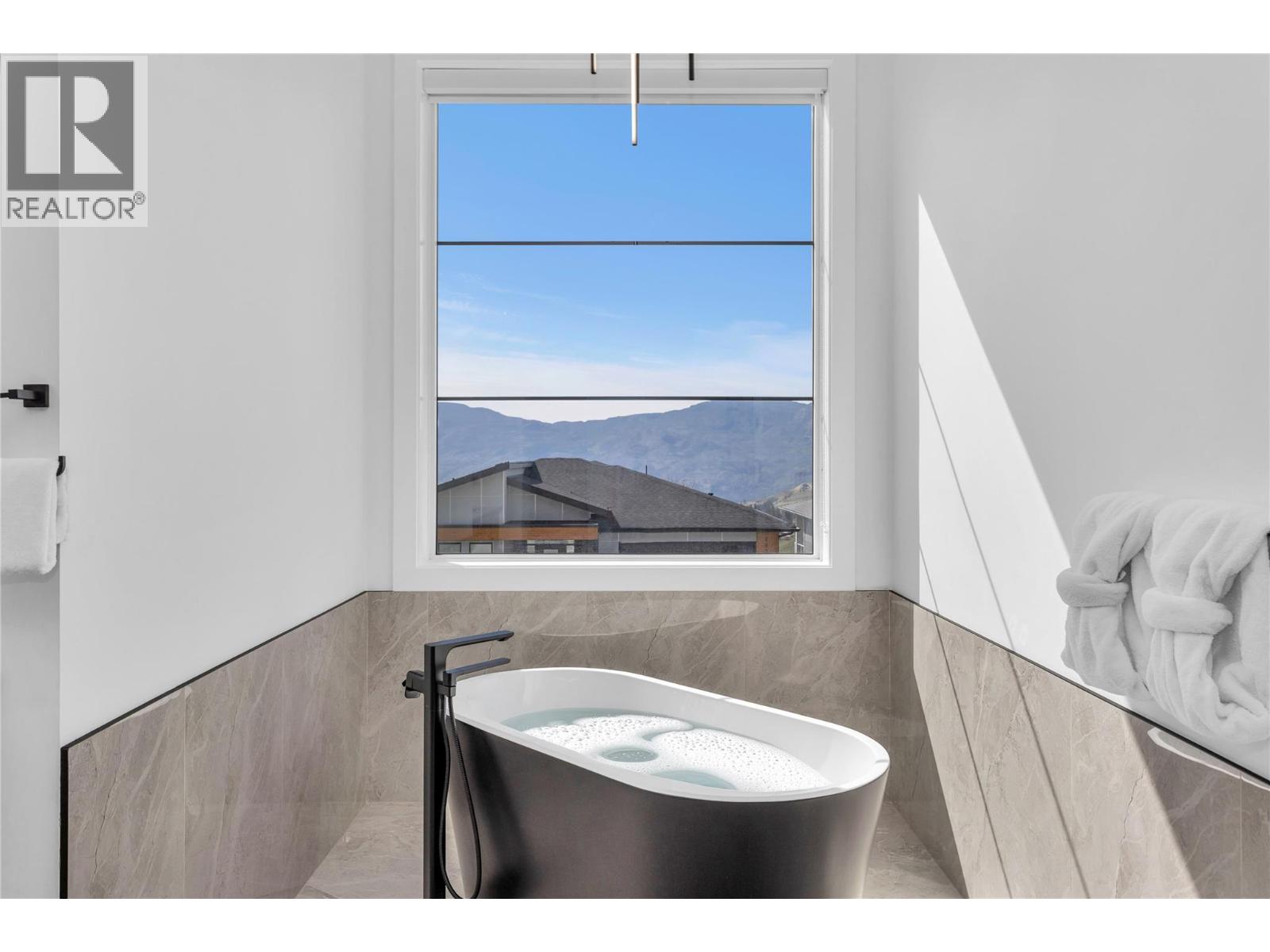  2842 Copper Ridge Drive, West Kelowna