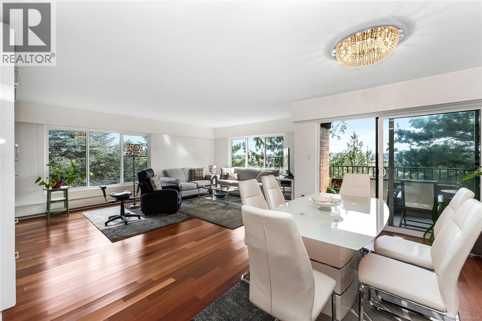 205 2910 Cook Street, Victoria