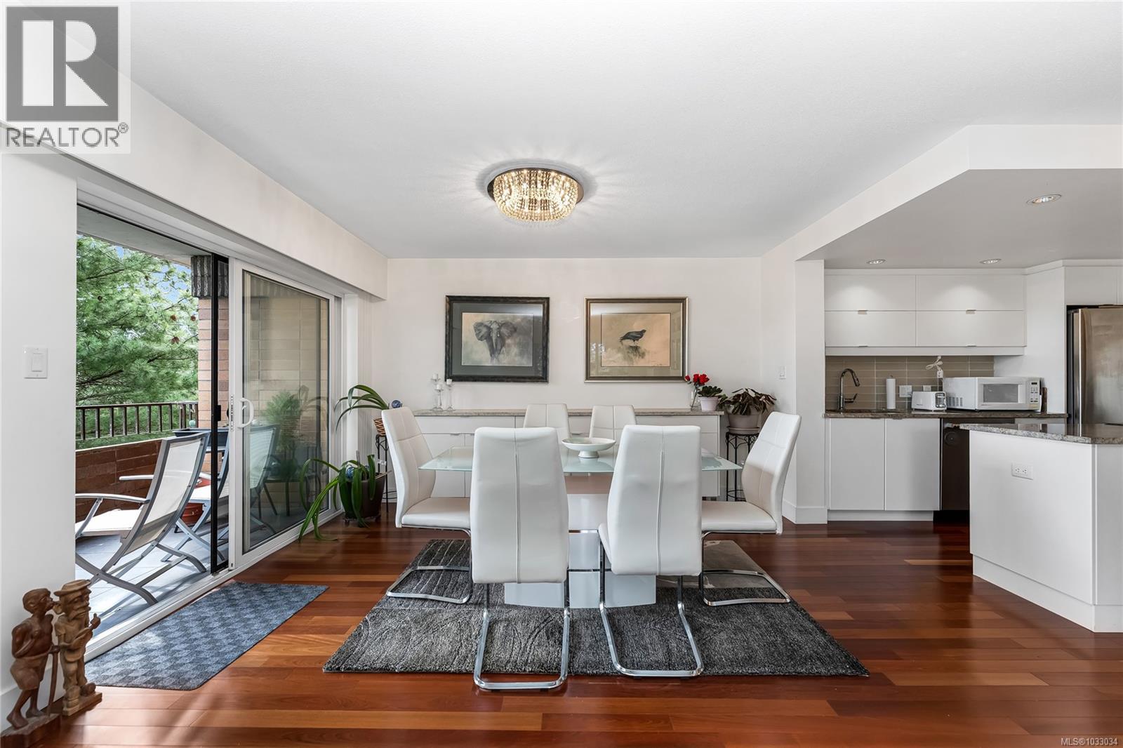 205 2910 Cook Street, Victoria