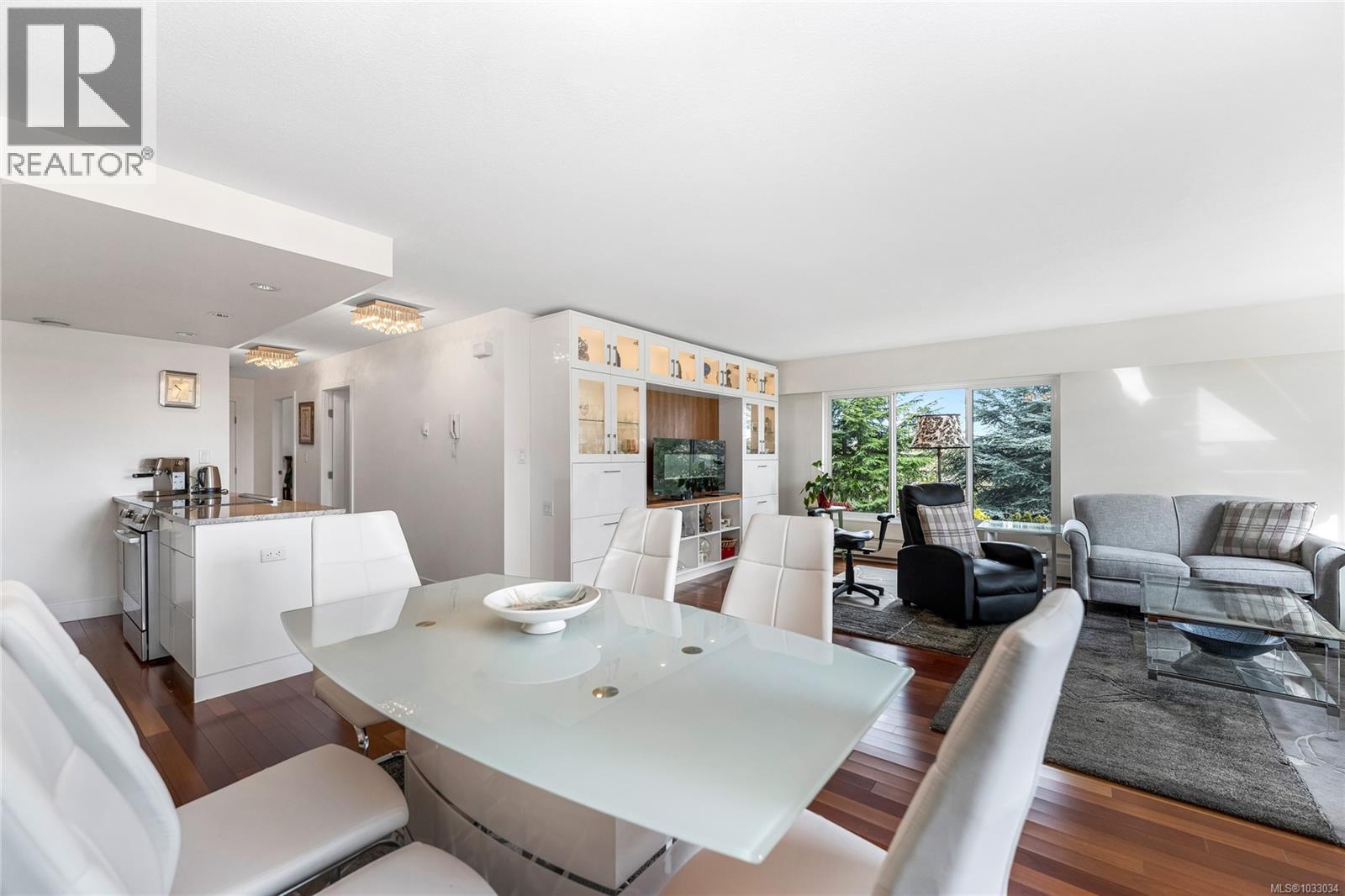 205 2910 Cook Street, Victoria